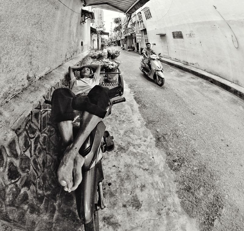 Улица, жанр Сиестаphoto preview