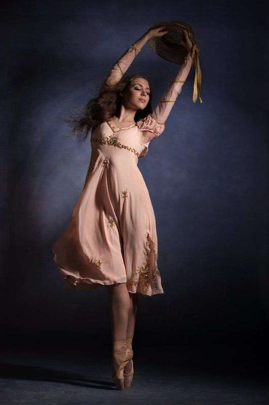 студийная, балерина, танец, пластика, романтическая, графическая, постановочная, art, beauty, fine art, davydov, шляпка, классическая, художественная, фотосессия, гламур, тело Танец со шляпкойphoto preview