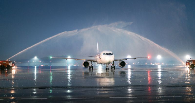 арка, самолет, аэропорт, дождь, александр пругов, сочи Арка триумфаphoto preview