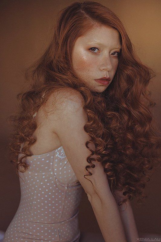carolinemadison, portrait, beauty, body , redlips, lipstick  , redhair, redhead, portraiture, barcelona, curlyhair, studio, Pinkphoto preview