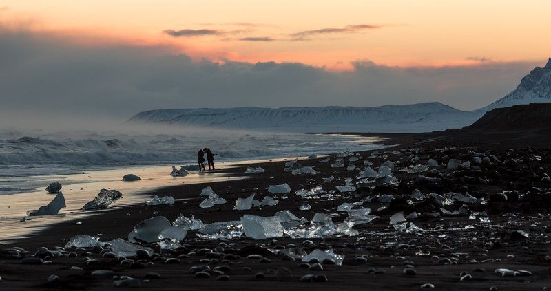 чёрный пляж, исландия, ледяная лагуна,волны, закат, льдинки,вулканический песок, фотографы, атлантический океан photo preview