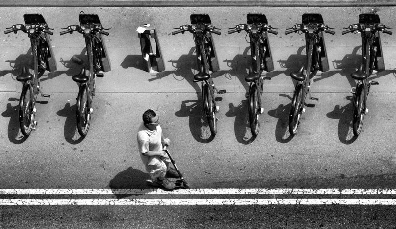 жанр, улица, чб Чужойphoto preview