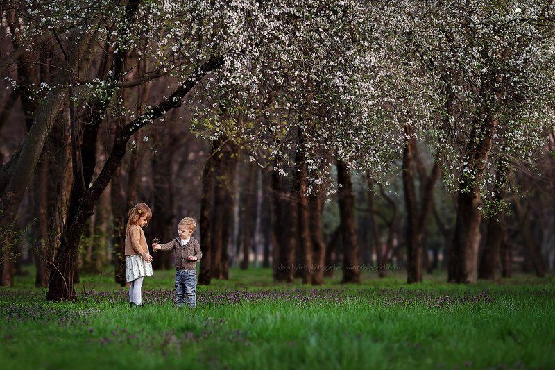 детский фотограф, фотограф Влада Былич, Влада Былич, фотограф в Краснодаре, фотограф в  Ростове, дети, весна, подарок, цветы photo preview