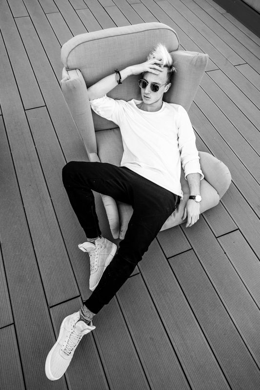 чб креслоphoto preview