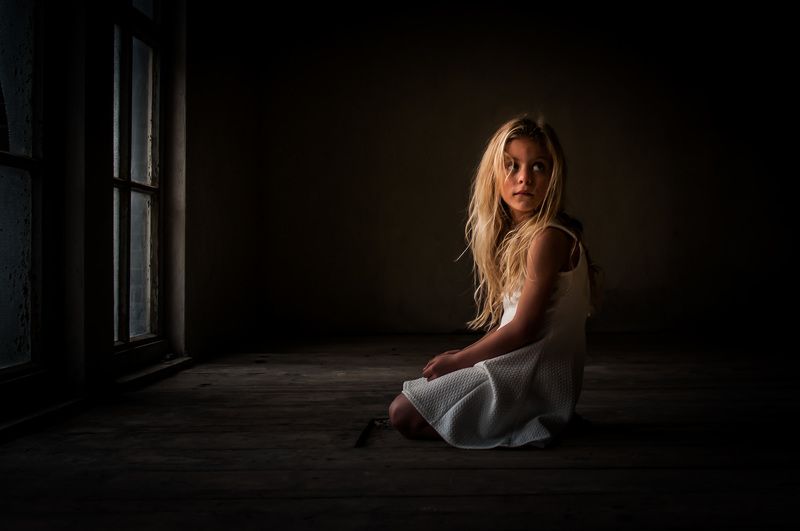 Don\'t look behind youphoto preview