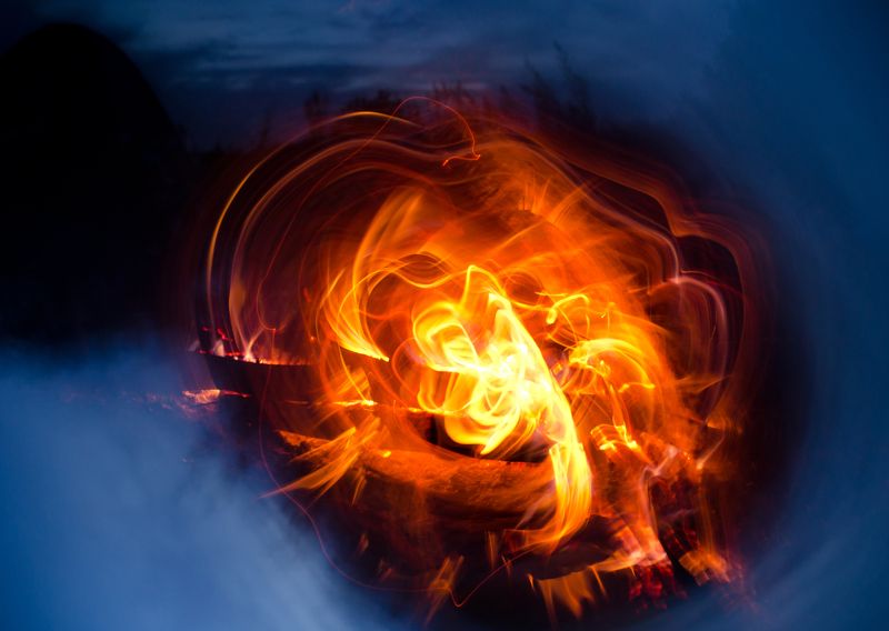 пламя, костёр, арт, выдержка, фризлайт, планета, центр, земля, огонь, сумерки, тишина Центр планетыphoto preview