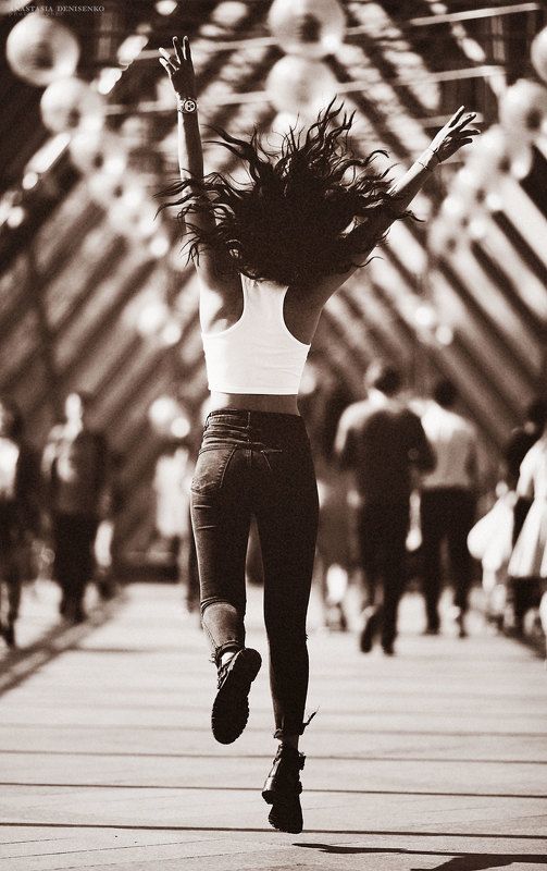 фотограф москва улица стрит стайл красивая девушка настроение В ритме городаphoto preview