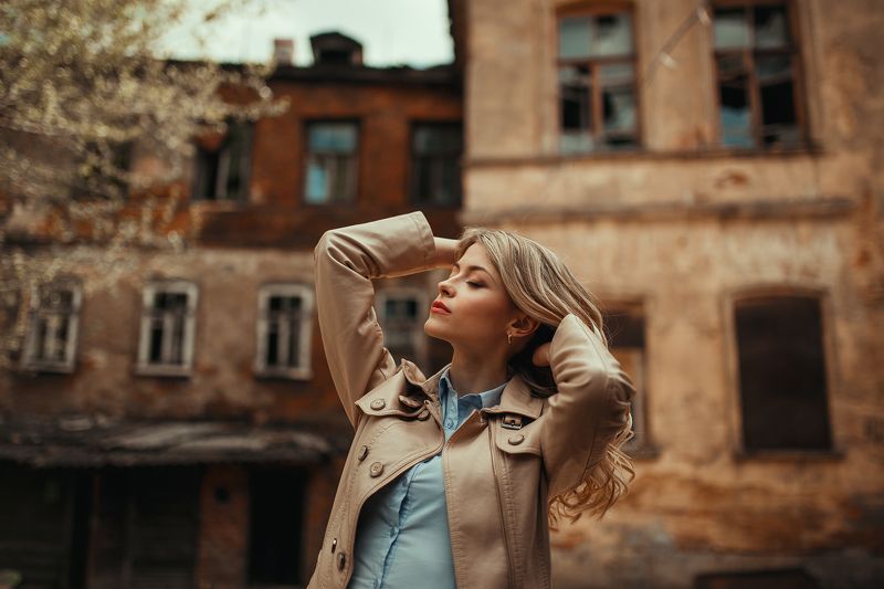 портрет, девушка, архитектура Старый дворphoto preview