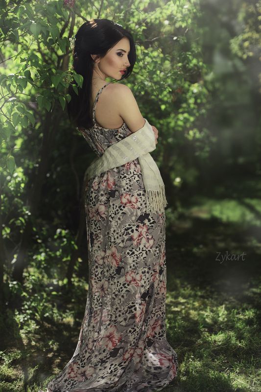 листва девушка зелень природа свет блики богиня photo preview