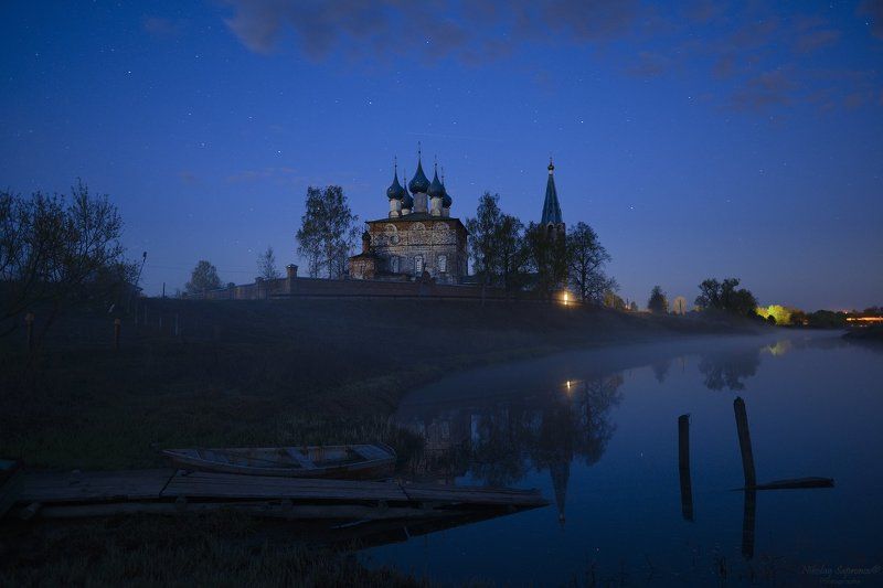 Ивановская область, Дунилово, Благовещенский, Монастырь, Теза, Река, Лодка, Звезды, Ночной пейзаж, Метеоры, Аквариды Конец звездной майской ночи в пик метеорного потока Аквариды в Дунилово - переход к сумеркамphoto preview