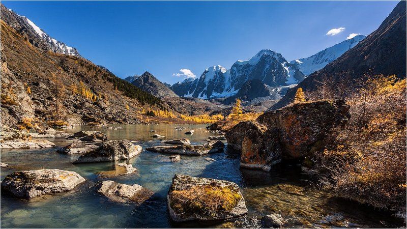 озеро горы алтай вода лазурь вечер закат осень золото камни Верхнее Шавлинское озероphoto preview