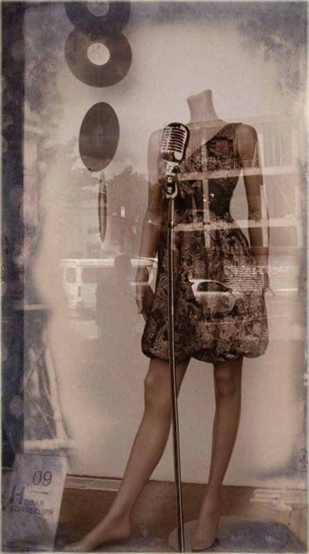 город, витрина, отражения,манекен Я вам спою...photo preview