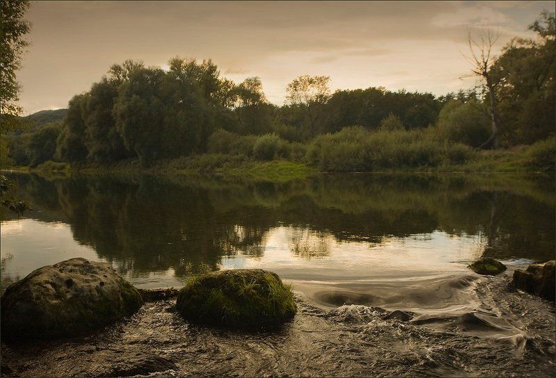 Сентябрьский вечер на рекеphoto preview