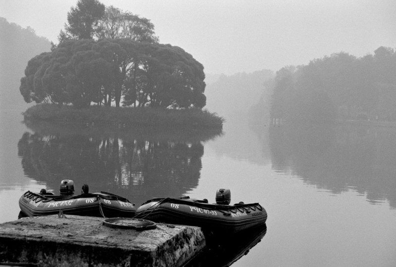 пейзаж, озеро, пруд, лодки, утро, туман, пленка, b&w Утро туманное... МЧСphoto preview
