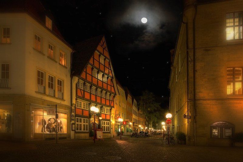 В старом городе полнолуние фото превью