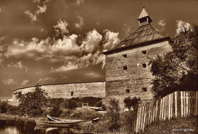 у крепостной стеныphoto preview