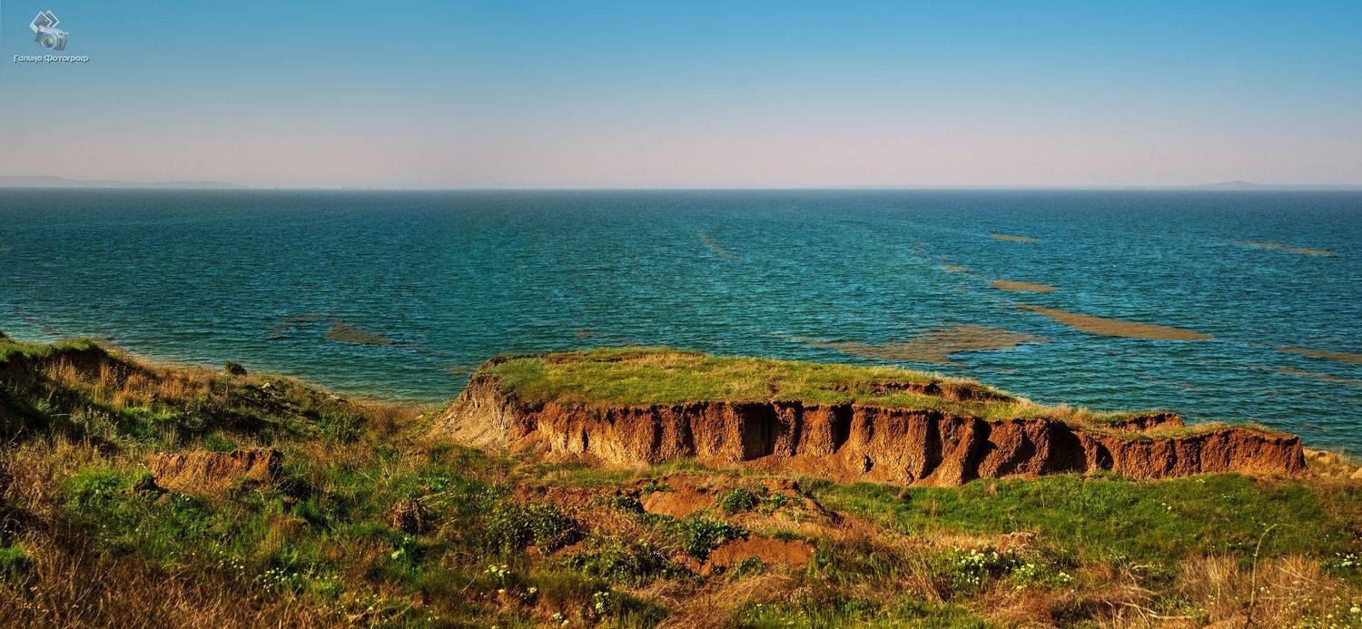 Вид на Таманский залив. Автор: Галя пейзаж, море, берег, холм, таманский залив, станица атамань, трава, земля, горизонт, природа, Галя