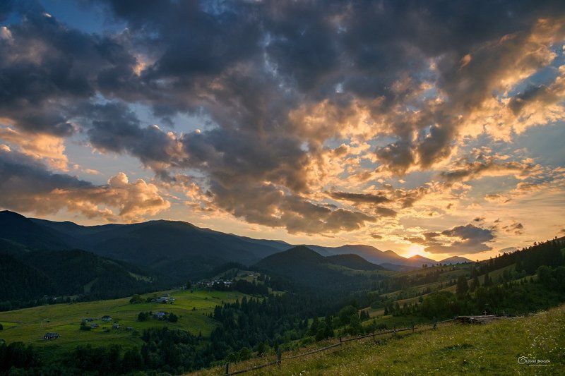 пейзаж природа город облака небо карпаты горы  фото превью