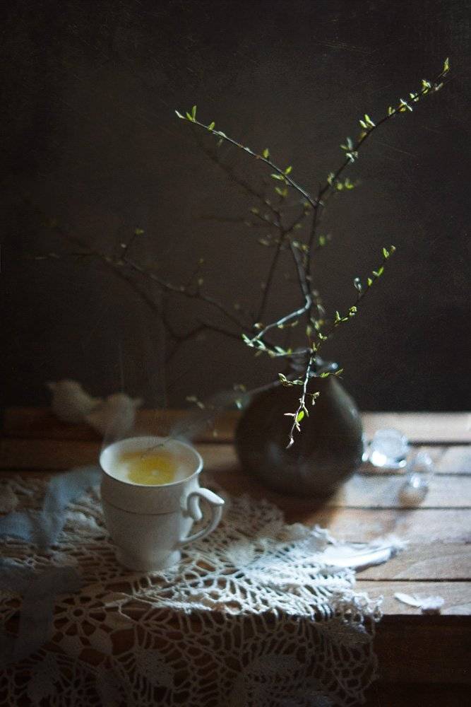 Апрельский чай. Автор: Виктория натюрморт, stil life, чай, лимон, чашка, ветка, весна, листья, Виктория