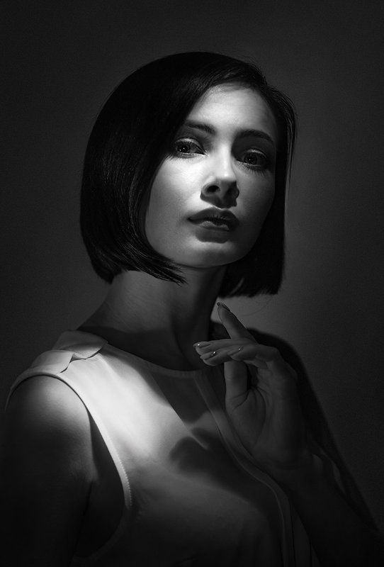 портрет, студийный, чёрно-белый, art, black and white, beauty, glamour, davydov, монохромный, классический, романтический, девушка, ретро, низкая тональность, жёсткий свет, крупным планом, взгляд, современный портрет Портрет Еленыphoto preview