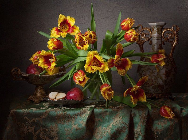 still life, натюрморт, фотонатюрморт, цветы, тюльпаны, свет, фрукты, яблоки, ваза, алина ланкина ***photo preview
