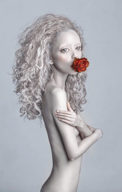 photoshop, red and white Alien Helenaphoto preview