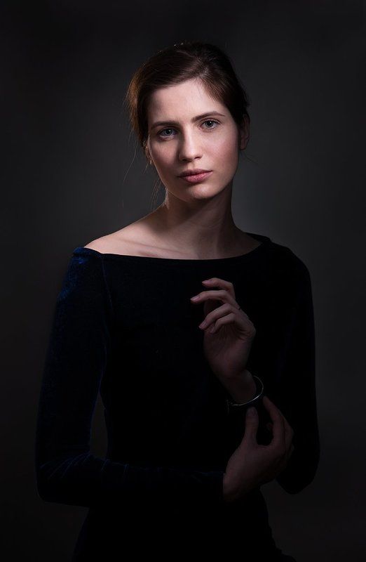 портрет, классический, студия, свет, живописный, фотоателье, art, beauty, davydov, romantic, взгляд, настроение, созерцание, задумчивость, романтический, нежный, девушка, естественный, натуральный, низкая тональность Портрет Ниныphoto preview