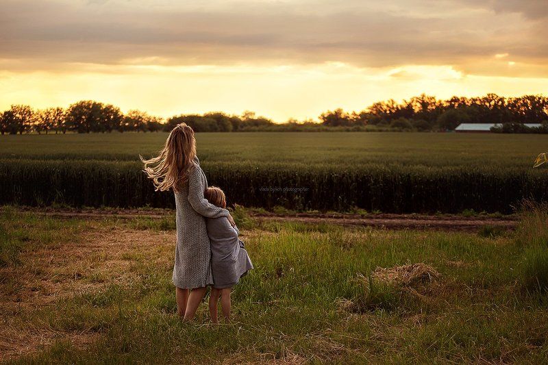семья, поле, закат, детский фотограф, детский и семейный фотограф, семейный фотограф, влада былич, фотограф влада былич photo preview
