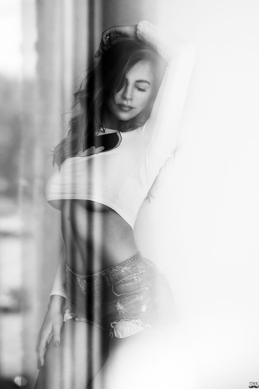 portrait, indoor, bw, black and white, tones, mood, genre, woman, sensual, портрет, модель, арт, people Gabrielephoto preview