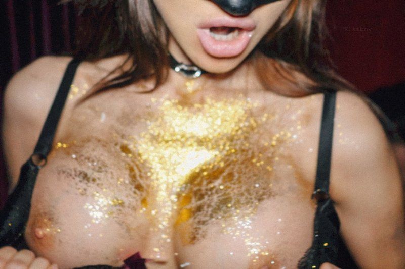 Клубная фоткаphoto preview