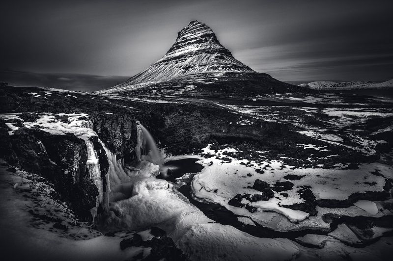 гора снег исландия Frozenphoto preview