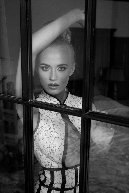 black, white, window, morning, lady, portrait, eyes, La dame blanchephoto preview
