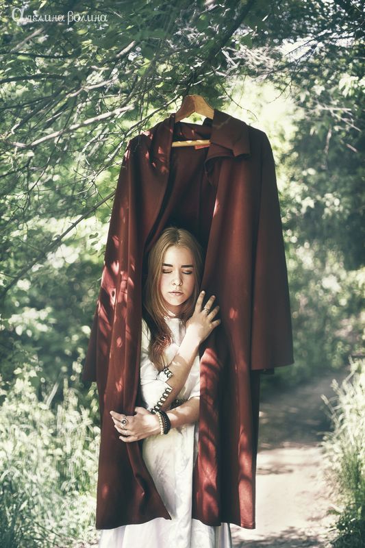 мистика магия смерть любовь девушка принцесса пальто Странная веснаphoto preview