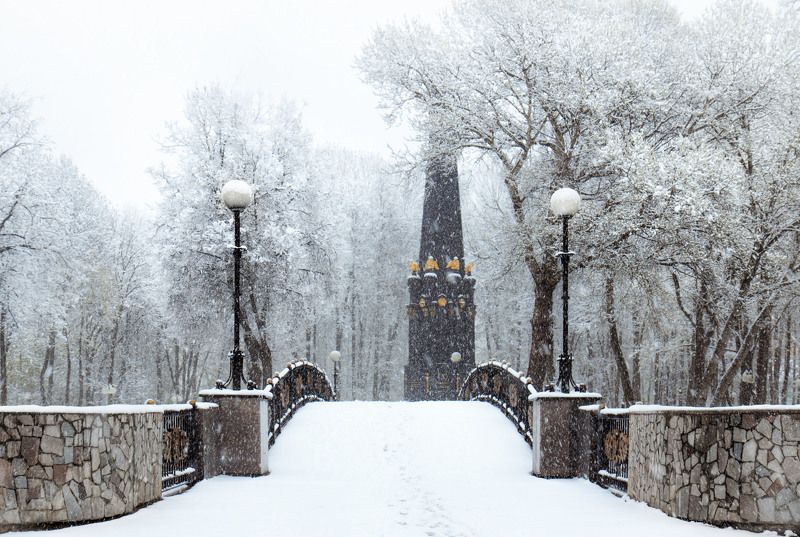 снег в маеphoto preview