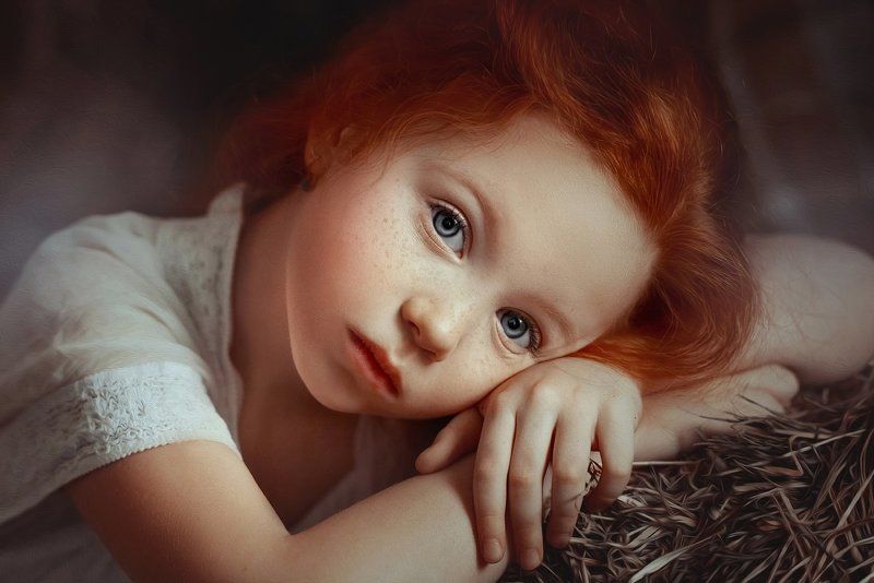 девочка с собачкойphoto preview