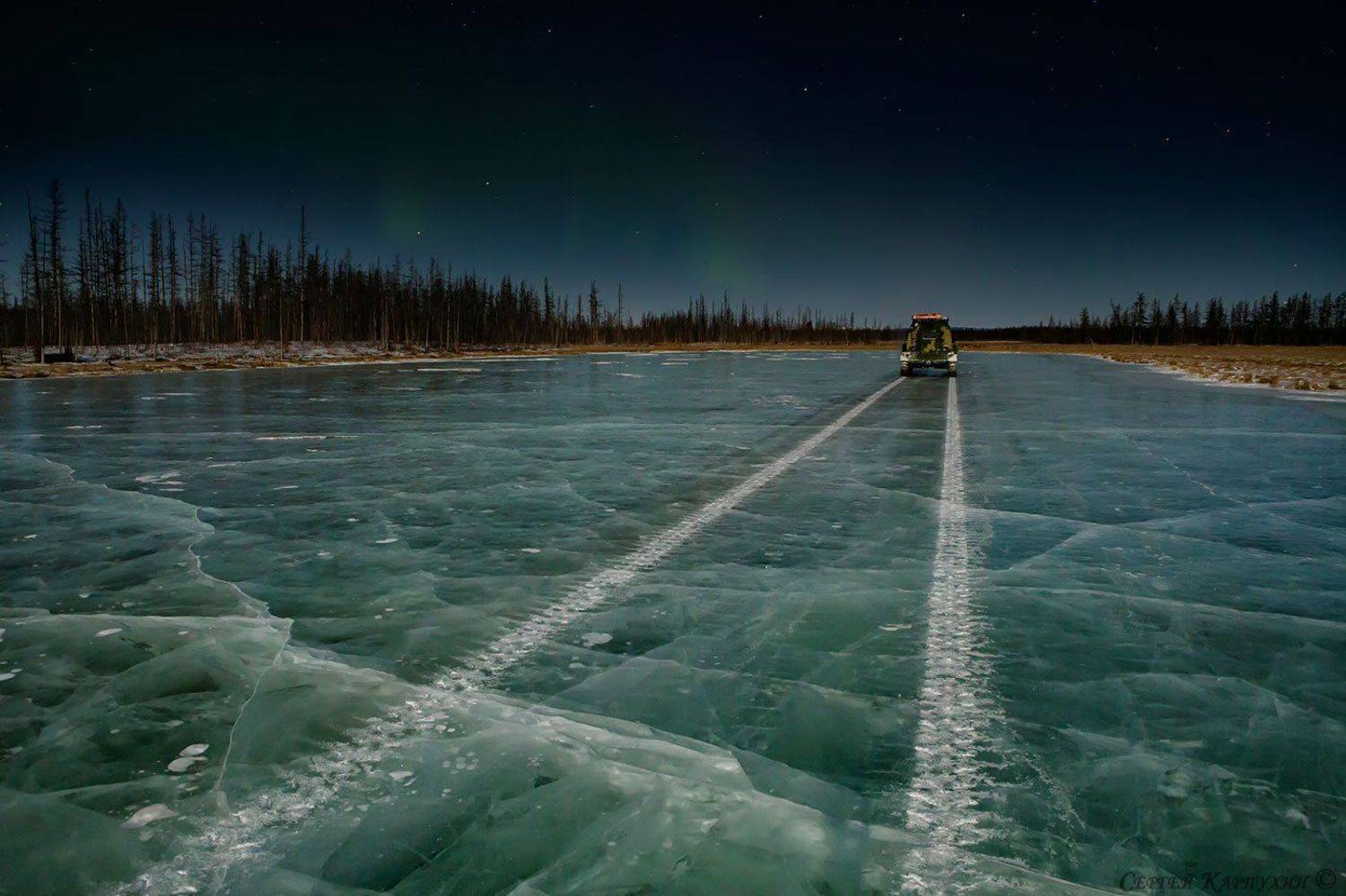Ночная дорога.. Автор: Сергей Карпухин якутия, ночь, лёд, зима, Сергей Карпухин