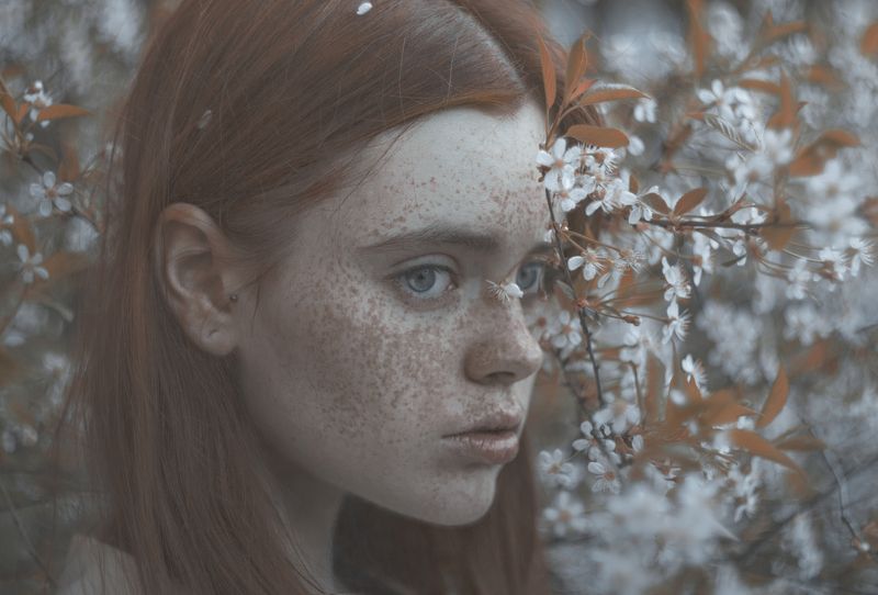 вишня, цветы, веснушки, девушка, портрет, Москва, ретушь Марияphoto preview