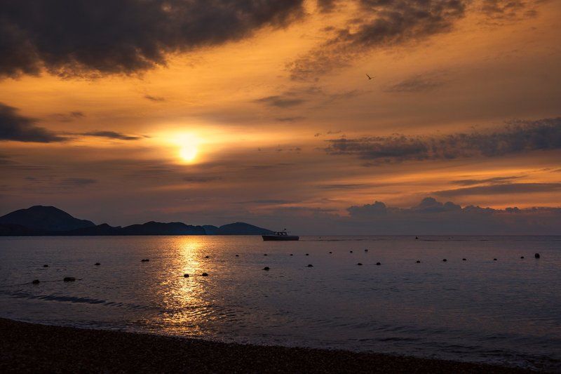 море, рассвет, сентябрь, крым, коктебель Золотится гладь морскаяphoto preview