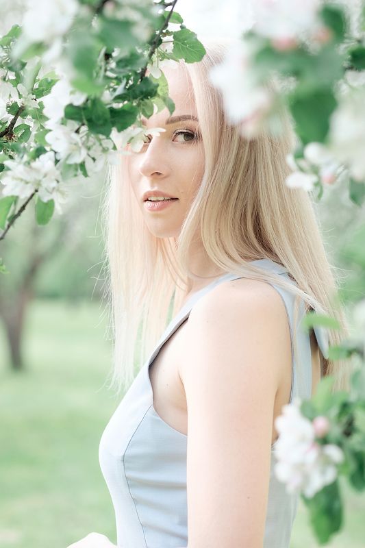 портрет, девушка, весна, модель, model, portrait, art, girl, spring, annromanovska, цветы, flowers, appletrees, яблони True Springphoto preview