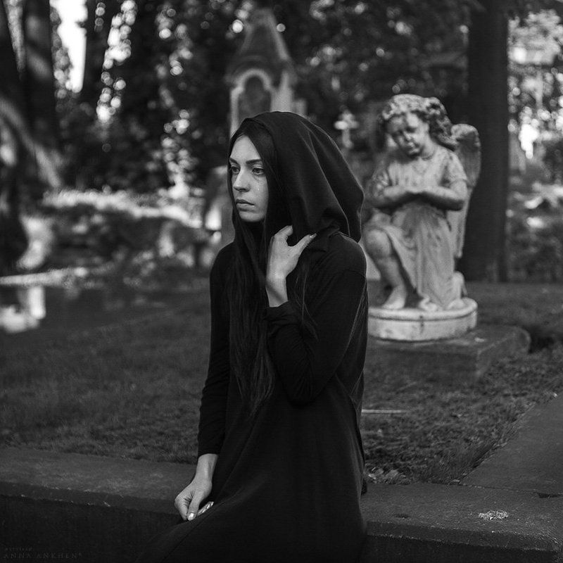 портрет, женский портрет, чб, природа, кладбище, пленер, девушка, bw, woman, nature, cemetery, portrait Памяти Юрия Селивёрстоваphoto preview