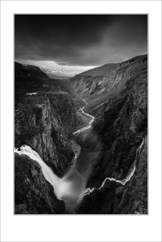 Драматичное ущелье долины реки Бьорейуphoto preview