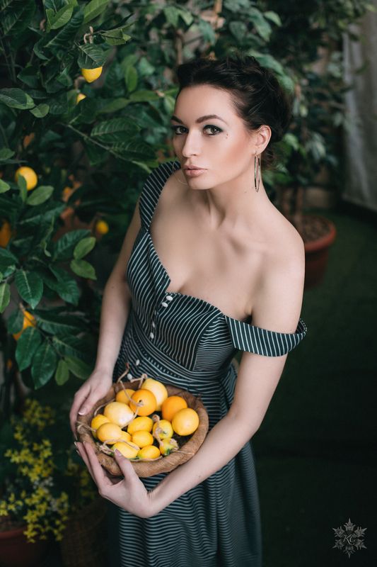 Лимоны, красивая девушка Дарьяphoto preview