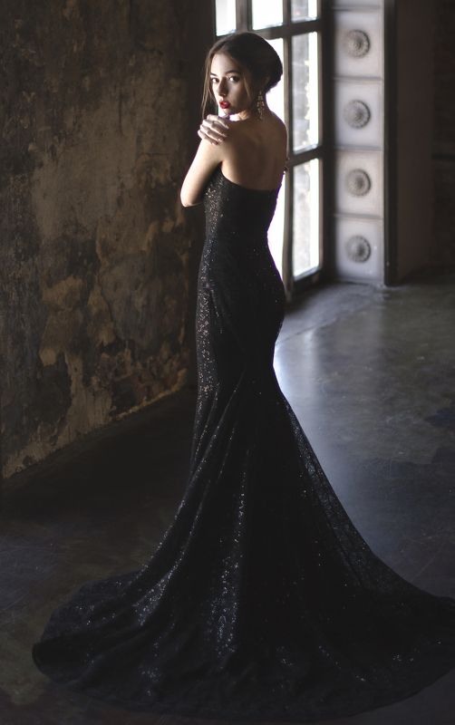 Dark poisephoto preview