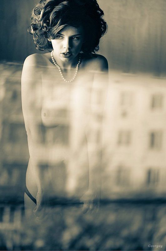 пленница, отражение, дом, окно Пленницаphoto preview