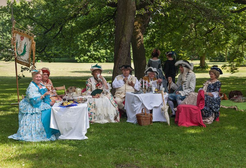 Breakfast on the grassphoto preview