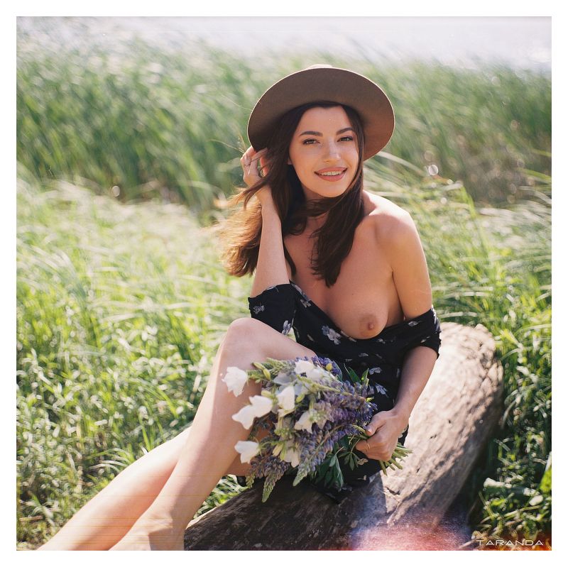 girl, kiev, ukraine, beach, summer, warm, cloudy, portrait, film, kodak, portra photo preview