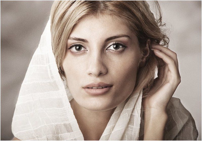 Sneaking feelingphoto preview