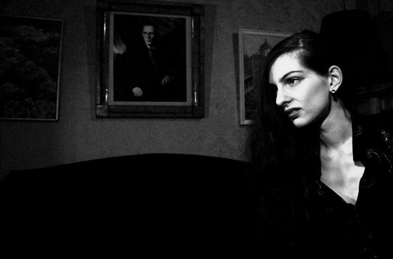 Злая в интерьереphoto preview