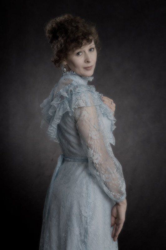 Дама в голубомphoto preview