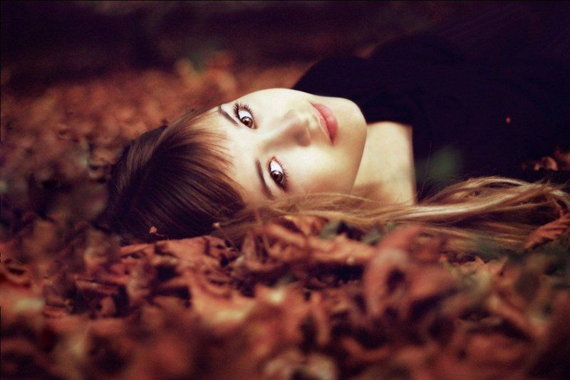 листья, девочка осеньphoto preview